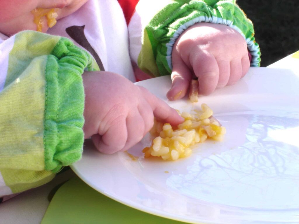 Le foto della settimana: risotto in giardino a 8 mesi – sonno dei bambini