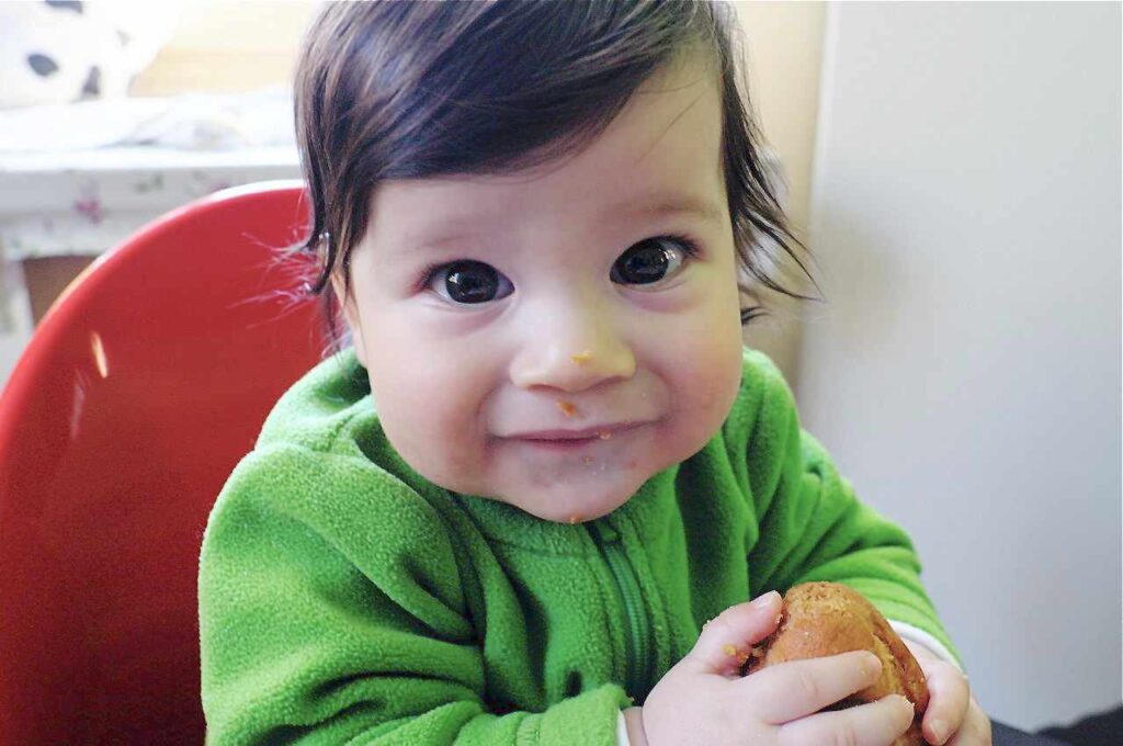 Bambino 6 mesi autosvezzamento